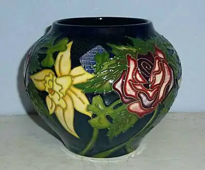 Buy Excellent MOORCROFT Jubilee Vase - DIAMOND QUEEN By Nicola Slaney 2012 • 199.95£