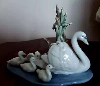 Buy LLadro Porcelain Swan Family Figurine Collection Spain • 36.50£