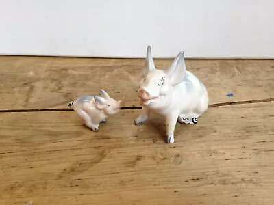 Buy Vintage Beswick - Sitting Pig (No. 832) And Piglet One Leg Repaired • 10£