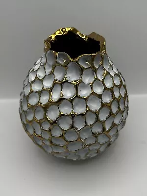 Buy XL 9 1/2  ANTHROPOLOGIE  Honeycomb Ceramic/Pottery Vase White With Gold Leaf • 67.16£