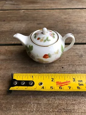 Buy Wedgwood Wild Strawberry Small Bone China Teapot • 4£