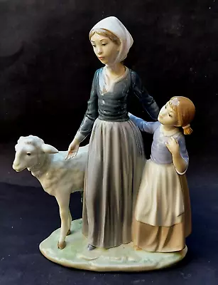 Buy Retired Lladro Mother With Child And Lamb Figurine - 5299g • 49.99£