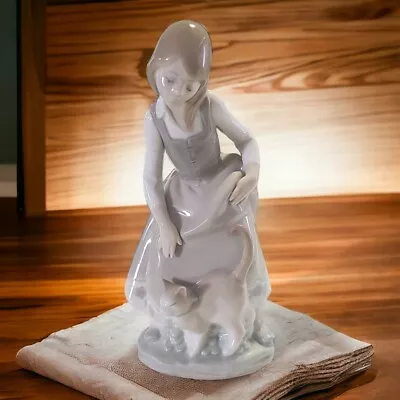 Buy  Lladro Spain Porcelain Figurine 1180 Girl With Cat • 173.33£