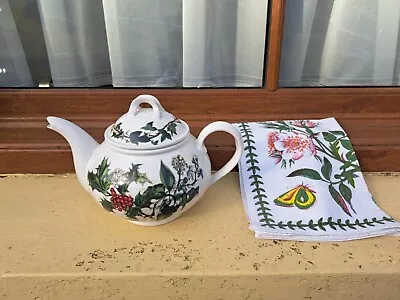 Buy Portmeirion The Holly And The Ivy Teapot 2. 1/2pt  • 45£