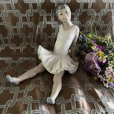 Buy Lladro Nao Sitting Ballerina Ballet Divertida Figurine #0148 Excellent Condition • 32.95£