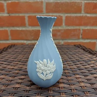 Buy Wedgwood Jasperware Blue & White Twisted Flower Bud Vase	 • 22£
