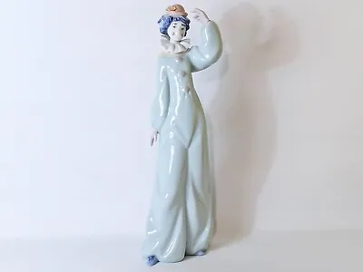 Buy LLADRO Porcelain Harlequin / Clown Figurine   Welcome To The Circus   8045 • 70£