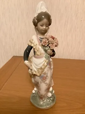 Buy Rare, Vintage Lladro Figurine ~ ‘Valencian Girl With Flowers’.  Retired. VGC • 29.99£