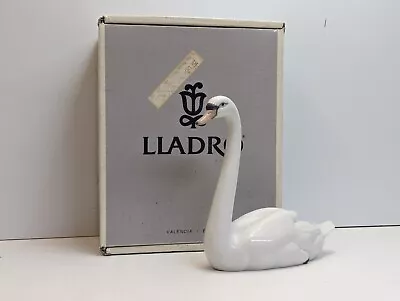 Buy Vintage/Retro Lladro 'Graceful Swan' Porcelain Figurine • 19.99£