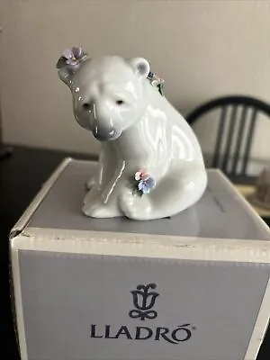 Buy Lladro Polar Bear With Wildflowers • 9.99£