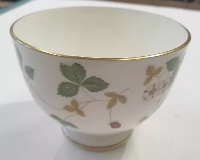 Buy WEDGWOOD Wild Strawberry Footed Open Sugar Bowl • 12.50£