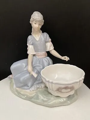 Buy 1970s Lladro Historical Collection Girl Jewelry Dish #4713, Size 7.25 X7 X4.75  • 84.30£