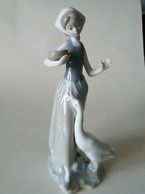 Buy Retired Lladro~ Girl With Goose 1052 • 29.80£