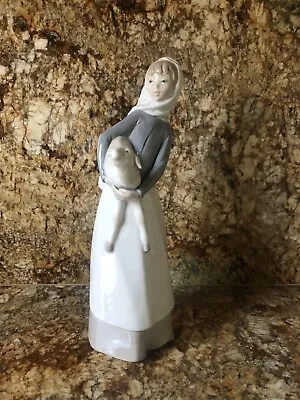 Buy Lladro  Girl With Lamb Porcelain Figurine #4584 • 80.61£