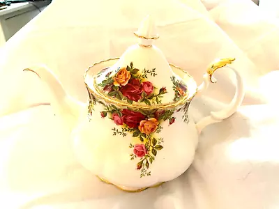 Buy Royal Albert Old Country Roses MEDIUM SIZE Teapot, V.G.C.,HOLDS 6 SMALL CUPS TEA • 0.99£