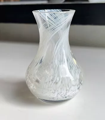 Buy Stunning Caithness White Swirl Bud Glass Vase • 5.99£