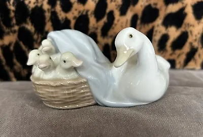 Buy Lladro 4895 Ducklings In Basket With Mother Duck & Blanket Figurine • 57.53£