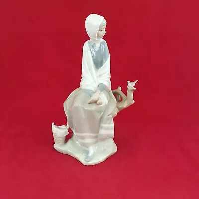 Buy Lladro Figurine 4576 - Shepherd Lady Sitting & Watching A Bird (Restoed) - 5950  • 120£