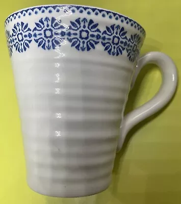 Buy Sophie Conran For Portmeirion Pottery Mug White Ripple Pattern With Blue Border  • 9.75£