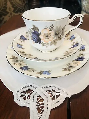 Buy Beautiful Vintage Royal Sutherland Fine Bone China Tea Cup Trio - Floral Roses • 13.50£