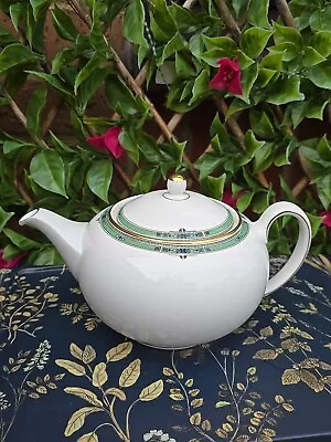 Buy  Wedgwood 1991 Jade Green Band Gold Scrolled Leaf 1½ Pint Teapot  • 60£