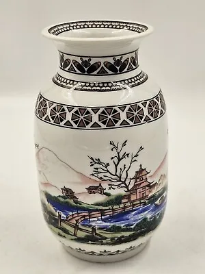 Buy Jango Decorative Oriental Vase.  15cm. • 10£