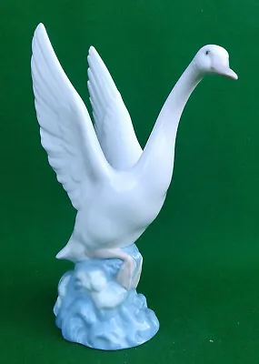 Buy 8” Lladro / Nao - Goose With Wings Outstretched - 0107. • 14.99£