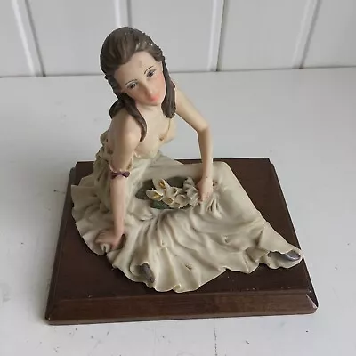 Buy A Belcari Capodimonte Dear Sitting Lady W/ Flowers Figurine On Wooden Base CH • 5£