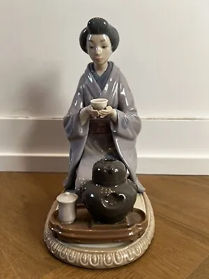 Buy 1981 LLadro 5122 August Moon Geisha Japanese Girl Serving Tea Ceremony, Retired  • 166.57£
