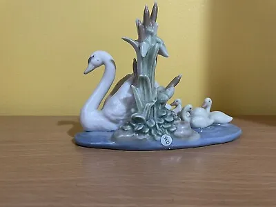 Buy Lladro Porcelain - Swan & Cygnets Figurine - Follow Me 5722 • 14.99£