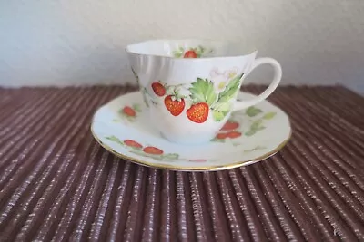 Buy Queen's Fine Bone China - Virginia Strawberry Cup & Saucer • 10.99£