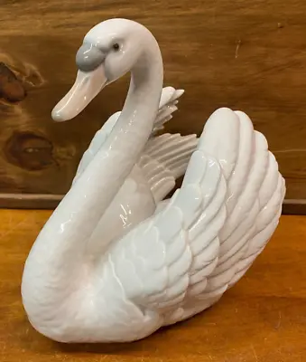 Buy Lovely Lladro Large Swan With Wings Spread Porcelain Figurine No 5231 SU48 • 45£