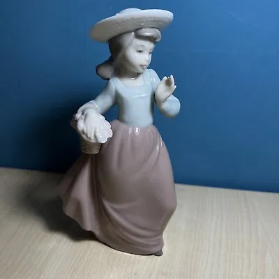 Buy Lladro : Nao : 'girl With Flower Basket' : 1988 Figurine # 1087g • 24£