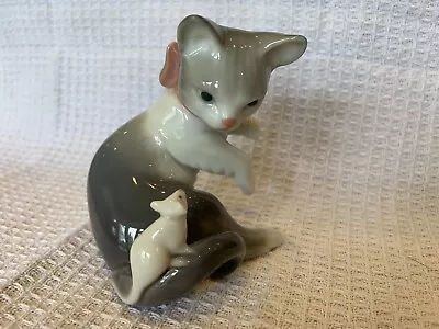 Buy Lladro Figurine - Cat With Mouse On It’s Tail - 8cm Tall • 49.99£