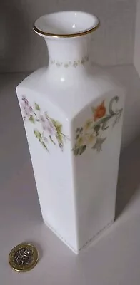 Buy Wedgewood Mirabelle Vase • 10£