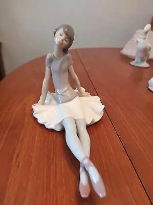 Buy Lladro Figurines Pre Owned Sitting Dreamer Ballerina • 15£