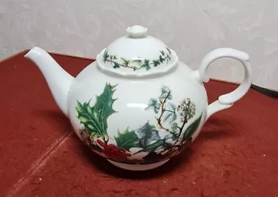 Buy Portmeirion The Holly And The Ivy Teapot 1 1/2pt • 29£