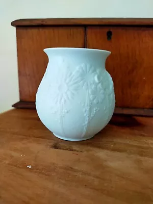 Buy White Bisque Kaiser Vase • 5.95£
