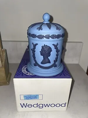 Buy Rare Wedgwood Jasperware Commemorative Silver Jubilee Cigarette Jar. Boxed. • 140£
