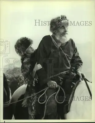 Buy 1982 Press Photo Actors Jack Elam And Shannen Doherty On Father Murphy Show • 15.29£