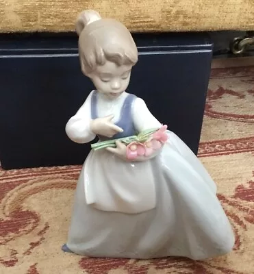 Buy NAO Figure By Lladro  My Bouquet,Young Girl With Flowers  Handmade In Spain 1985 • 19.99£