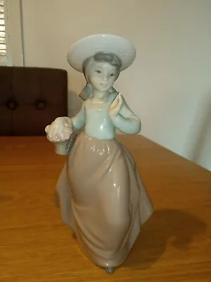 Buy Vintage Spanish Nao Lladro Lady Collectable Figurine  • 25£