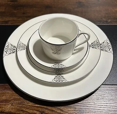 Buy Vera Wang Wedgewood 5 Piece Imperial Scroll Place Setting • 56.92£