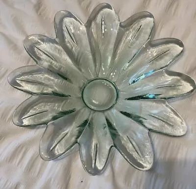 Buy Lovely Heavy Thick Green Glass Daisy Shaped Fruit Bowl  • 10£