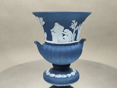 Buy ░ Stylish & Rare Portland Blue Twin Handled Vase By Wedgwood Wedgewood  278250 • 35£