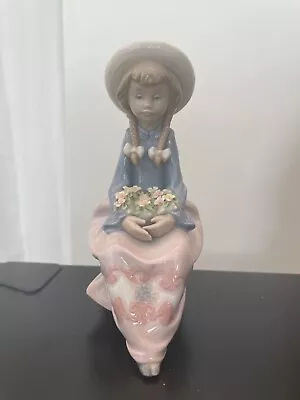 Buy Lladro Figurine - Girl With Flowers -5554 • 100£